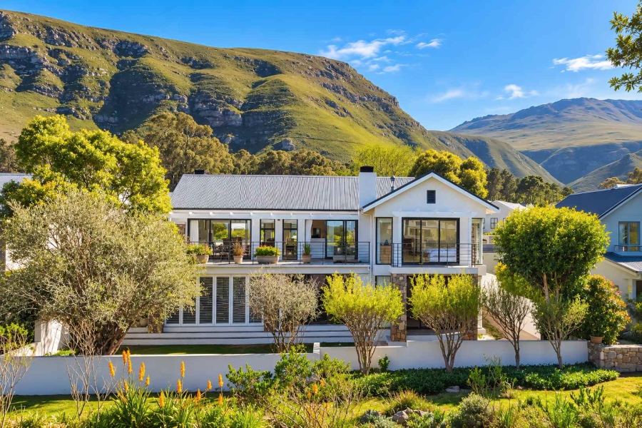 4 Bedroom Property for Sale in Fernkloof Estate Western Cape